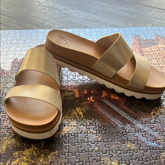 Reef Shoes - Stylish Gold Reef Slide Sandals